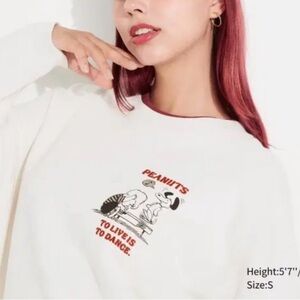 Uniqlo Women's Cream Peanuts Sweatshirt with Excellent Condition